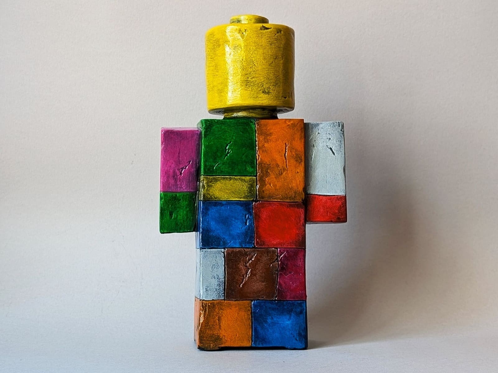 brick-blocker-lego-tribute-sculpture-lego-guy-homage-2-03