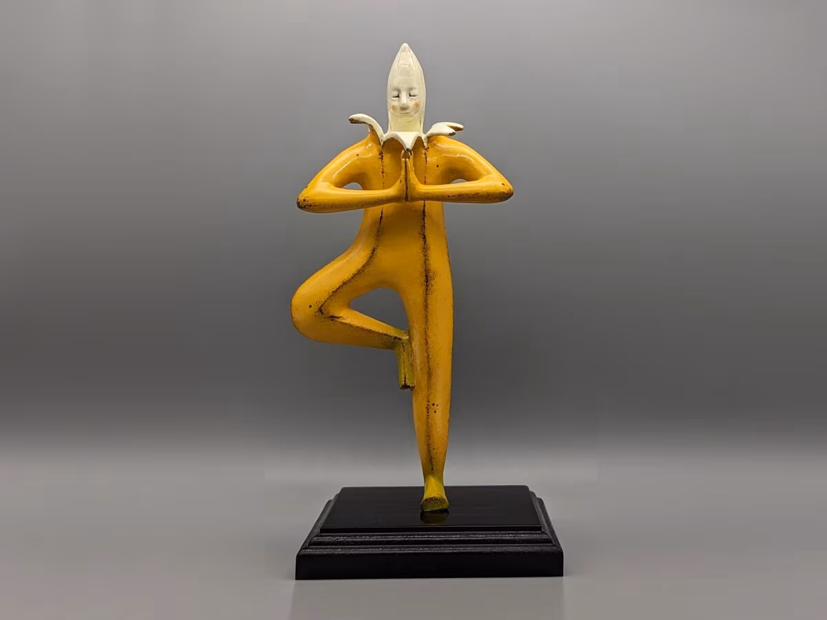 zen-banana-statue-sculpture-01