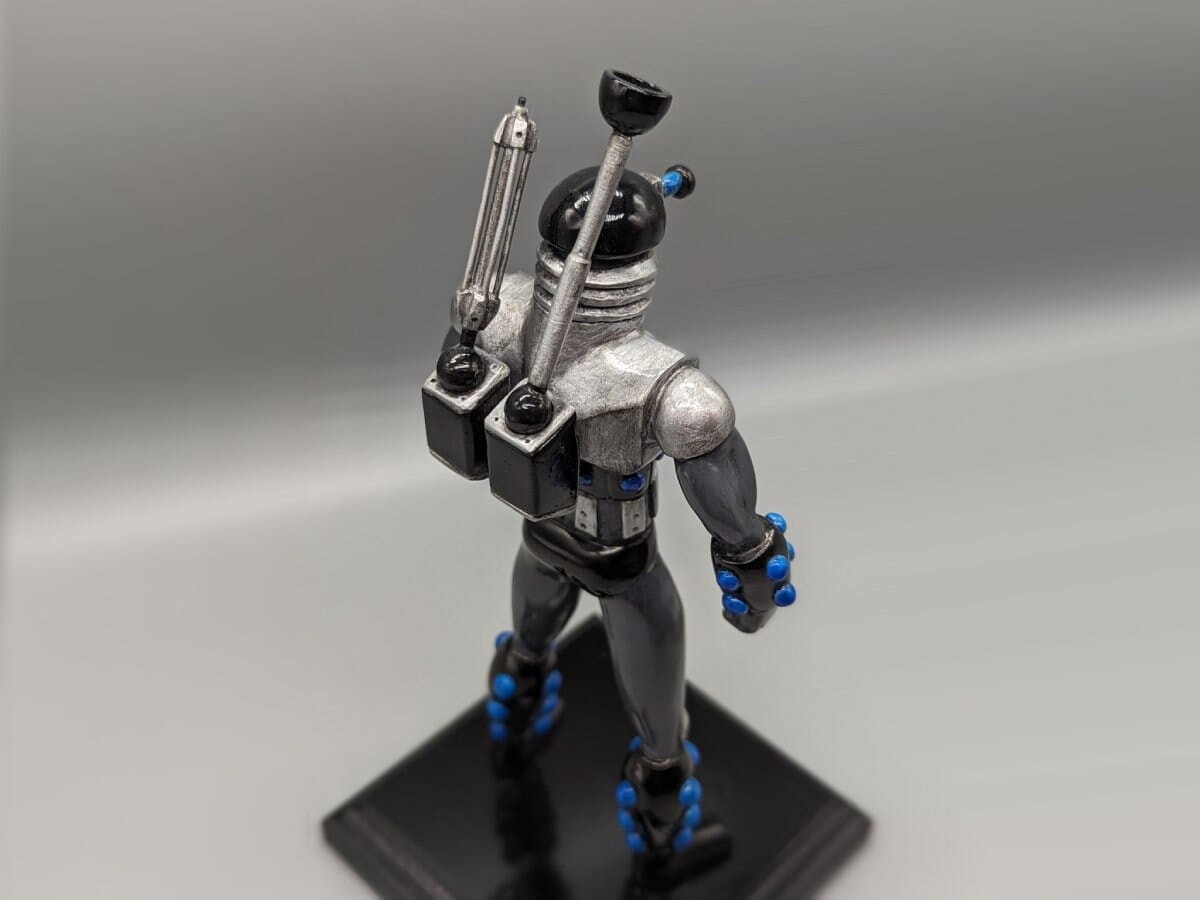whovian-sentinel-dalek-inspired-robot-statue-sculpture-04